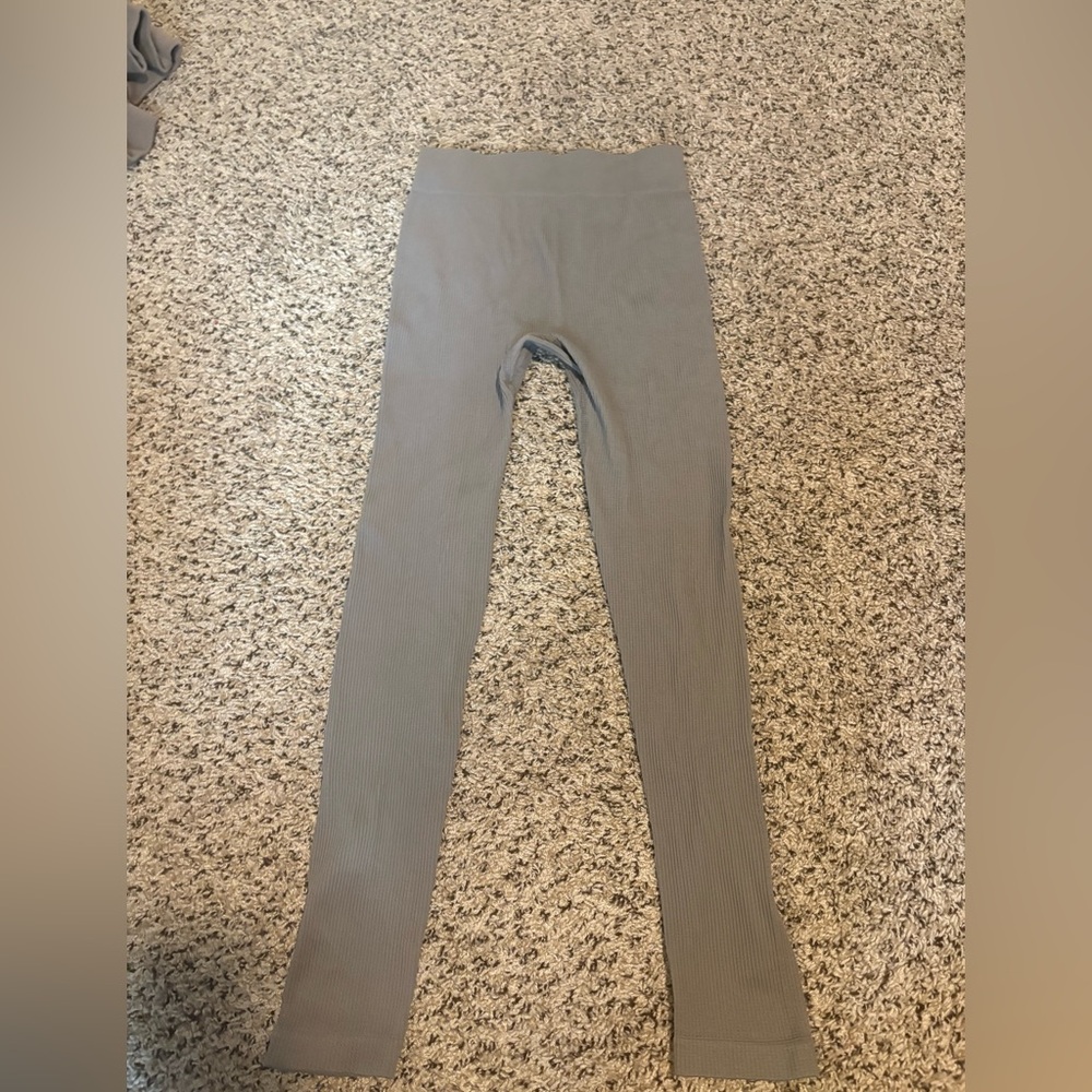Prettylittlething Gray Ribbed Leggings